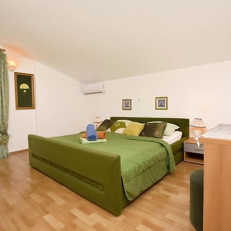 Apartment And Rooms Artina 沃迪切 外观 照片