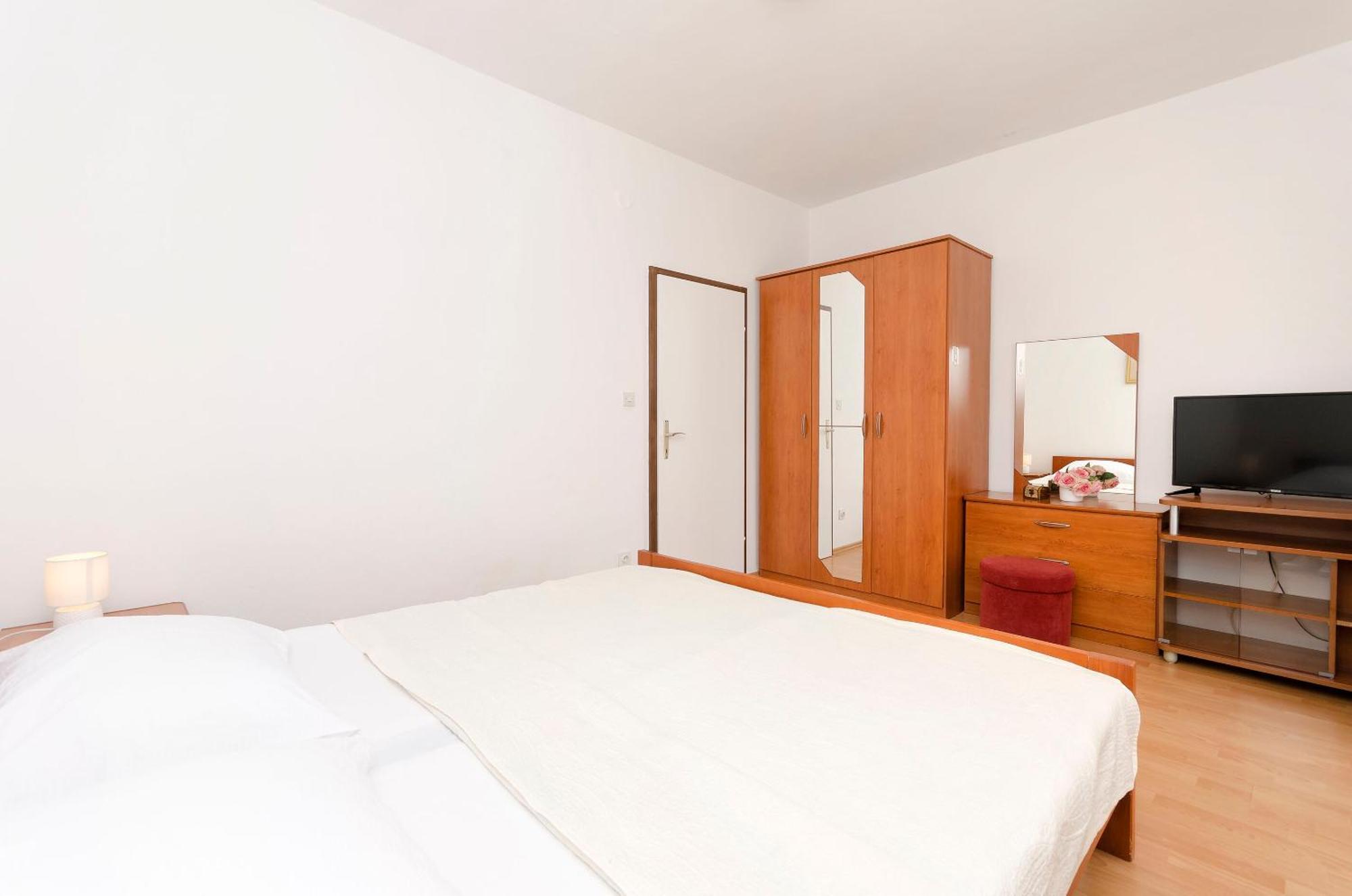 Apartment And Rooms Artina 沃迪切 外观 照片
