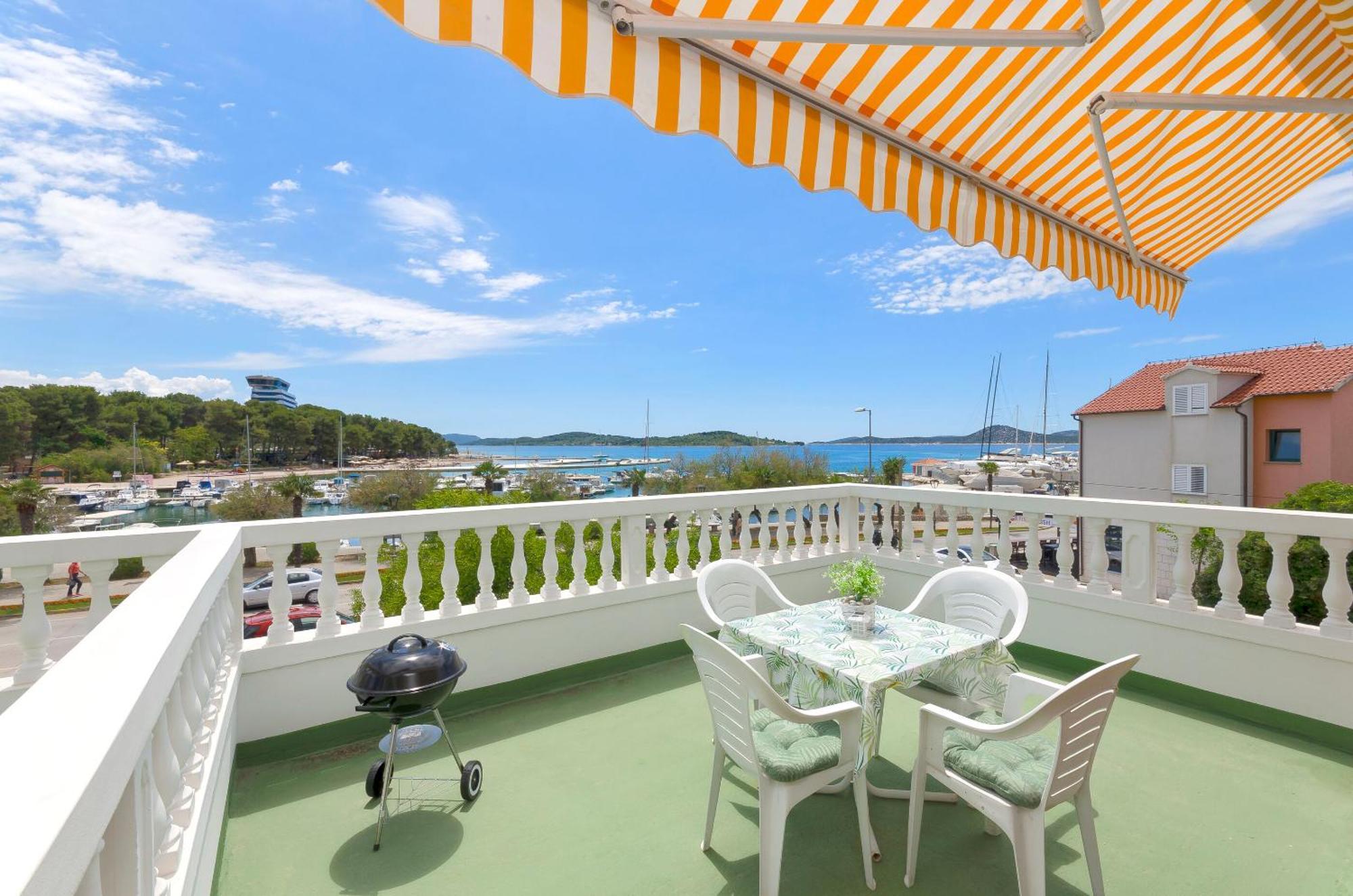 Apartment And Rooms Artina 沃迪切 外观 照片