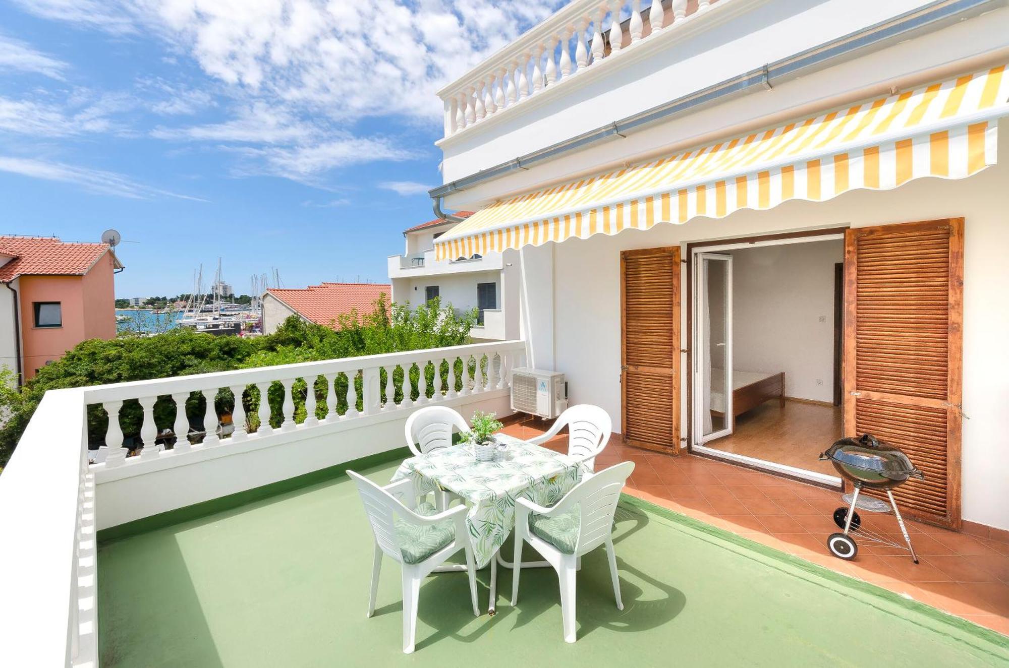 Apartment And Rooms Artina 沃迪切 外观 照片