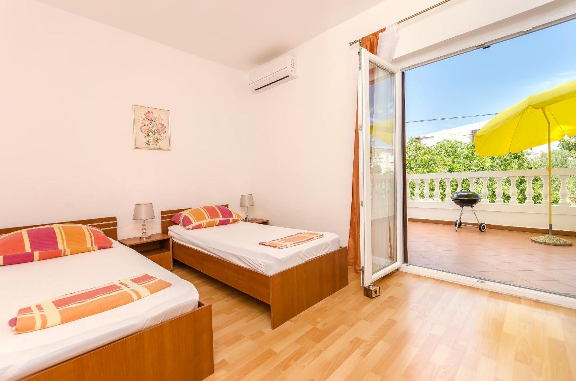 Apartment And Rooms Artina 沃迪切 外观 照片