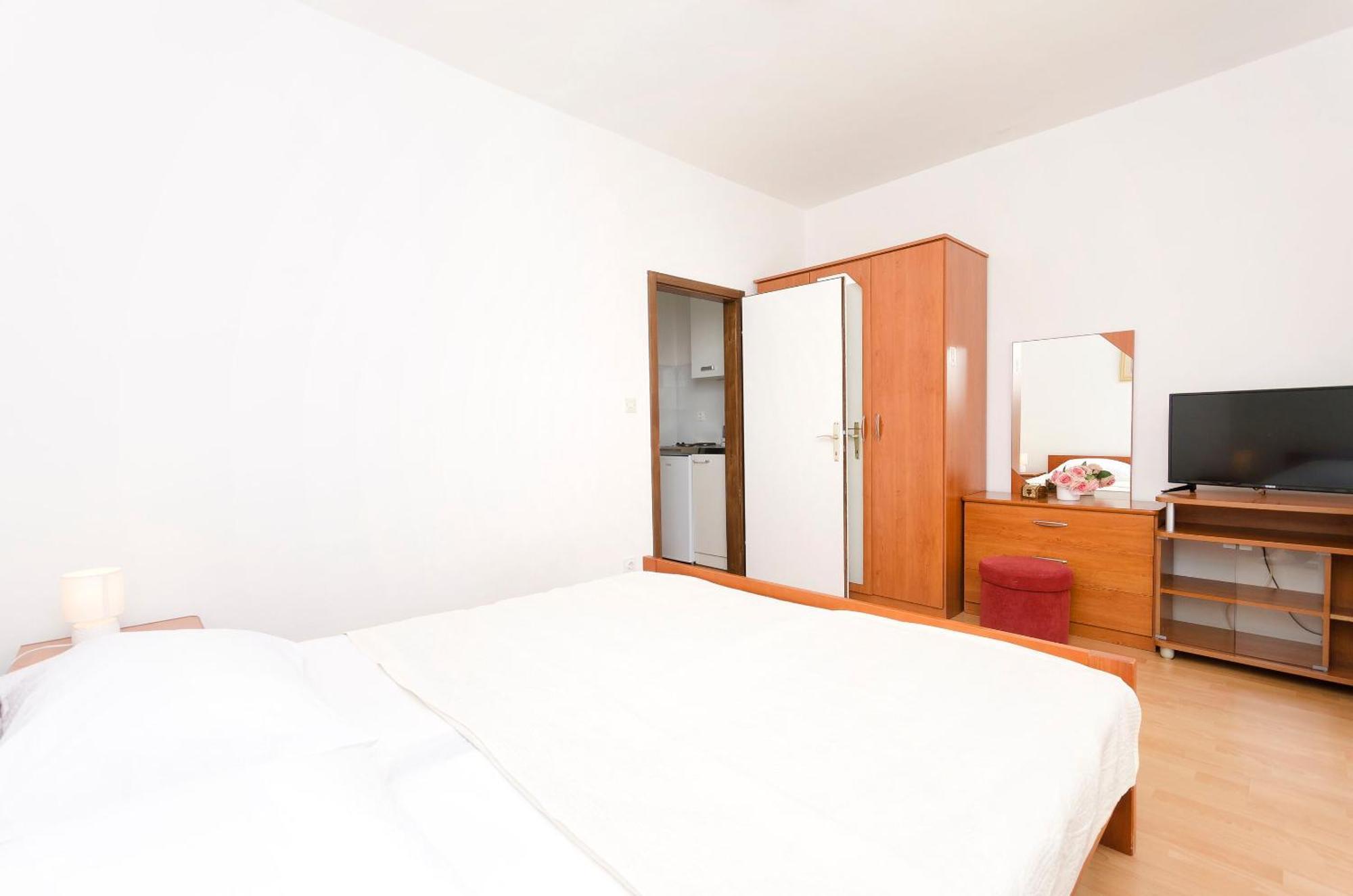 Apartment And Rooms Artina 沃迪切 外观 照片