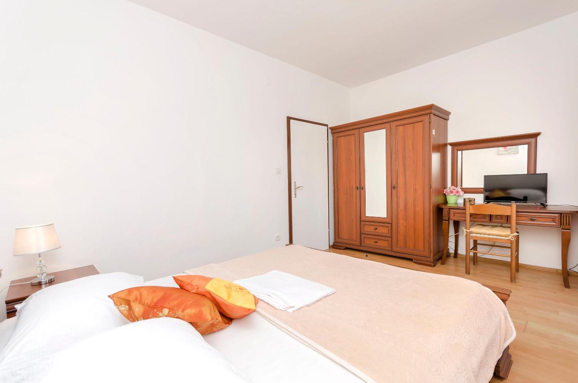 Apartment And Rooms Artina 沃迪切 外观 照片