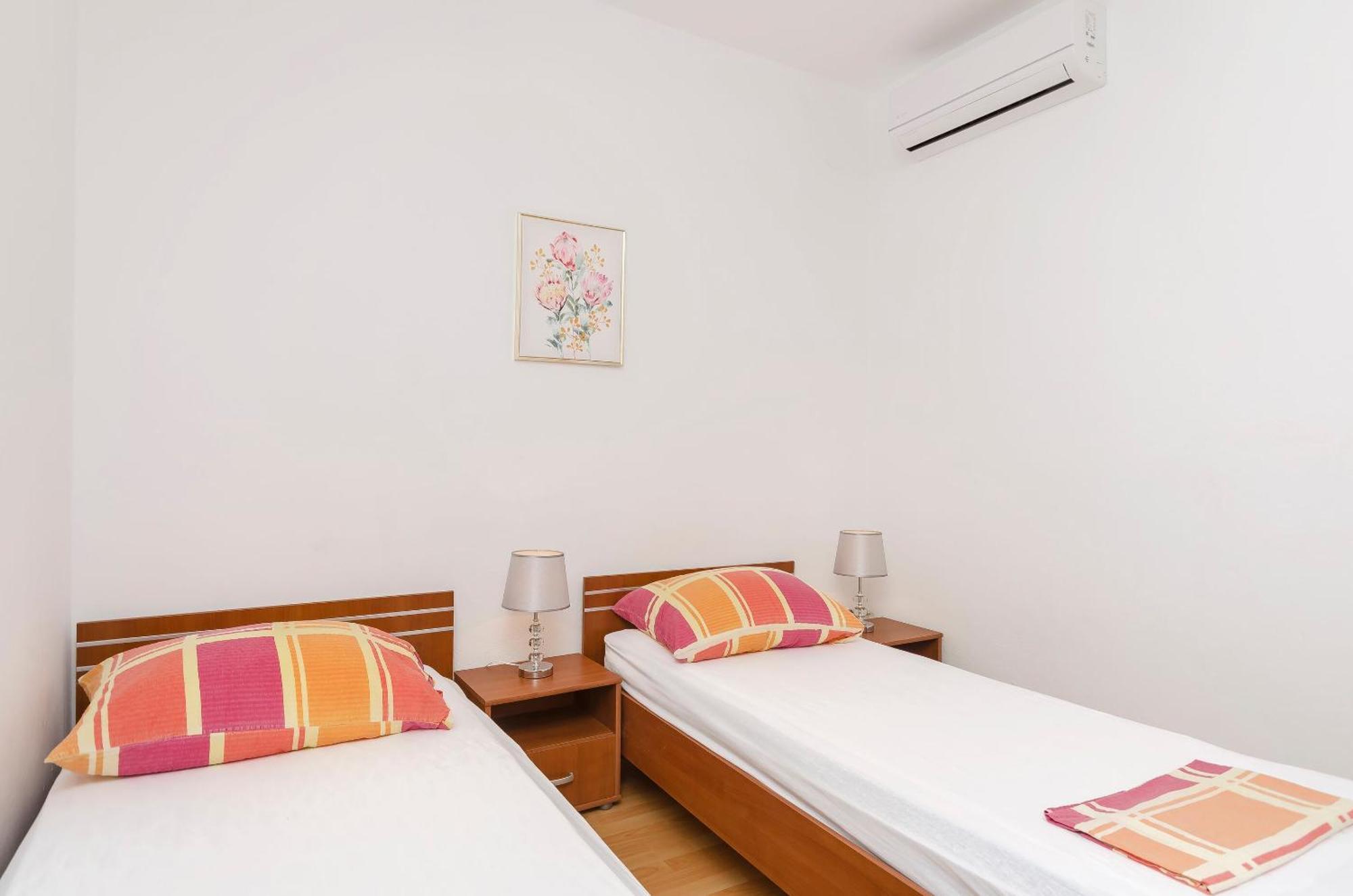 Apartment And Rooms Artina 沃迪切 外观 照片