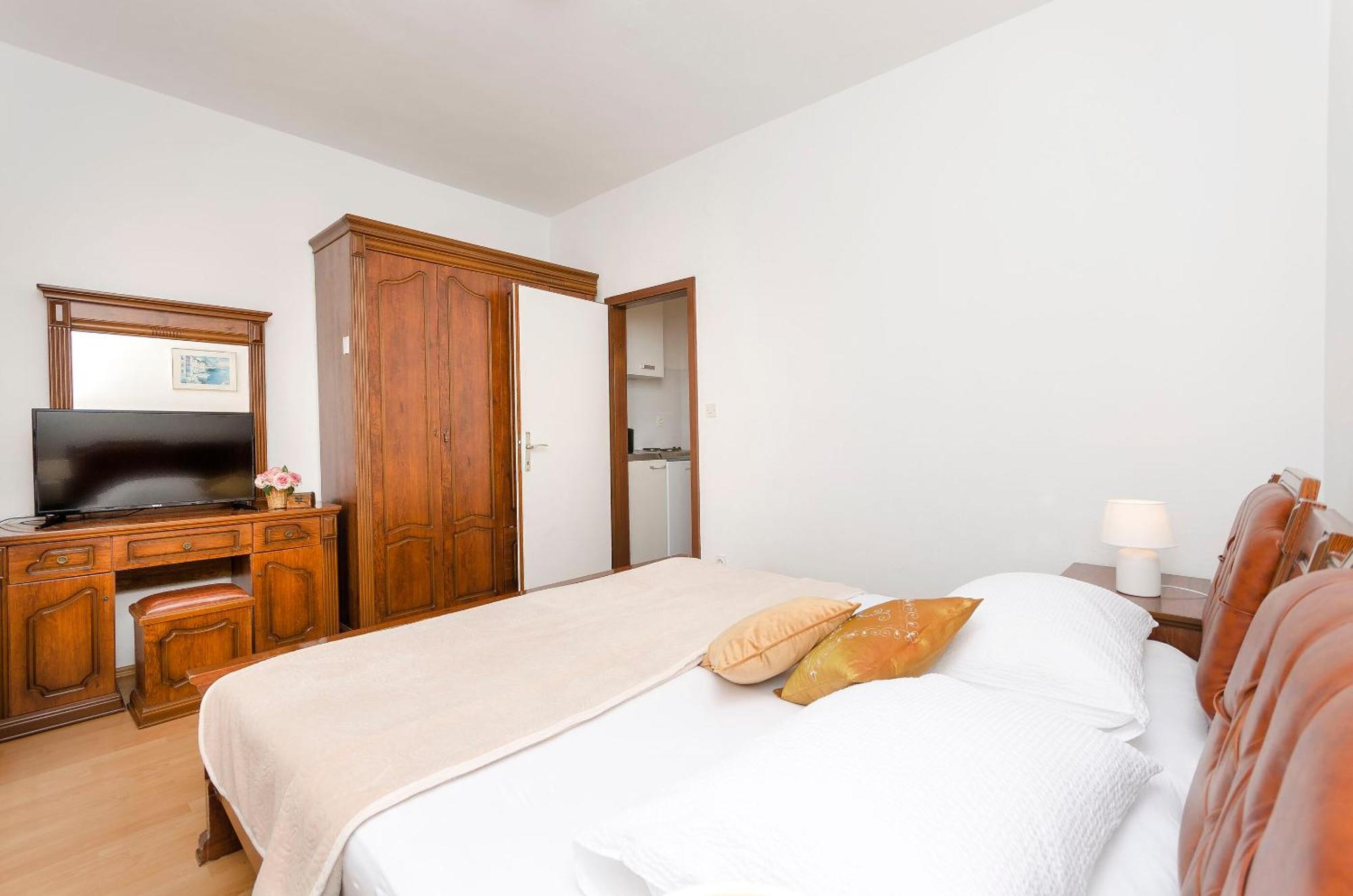 Apartment And Rooms Artina 沃迪切 外观 照片