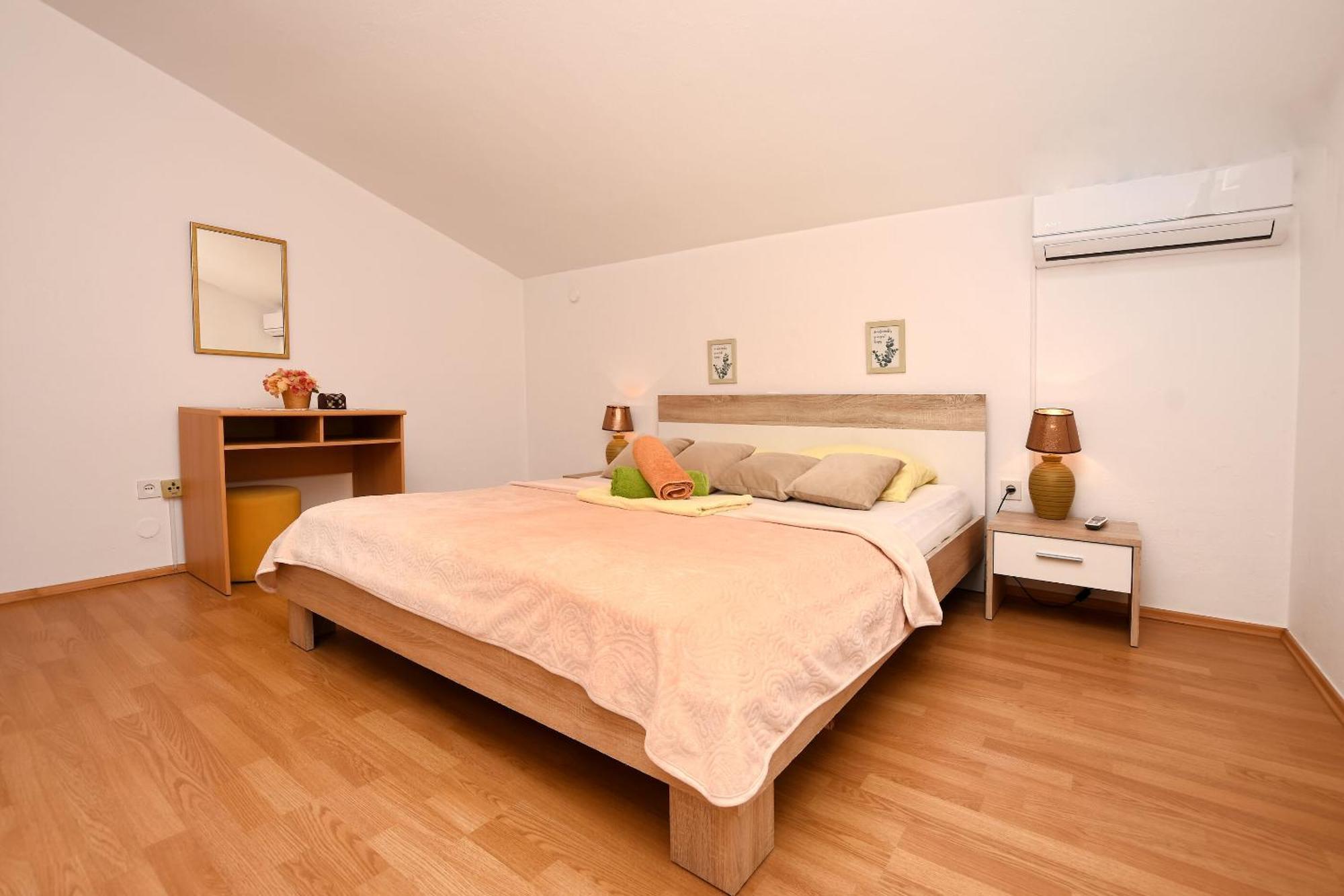 Apartment And Rooms Artina 沃迪切 外观 照片