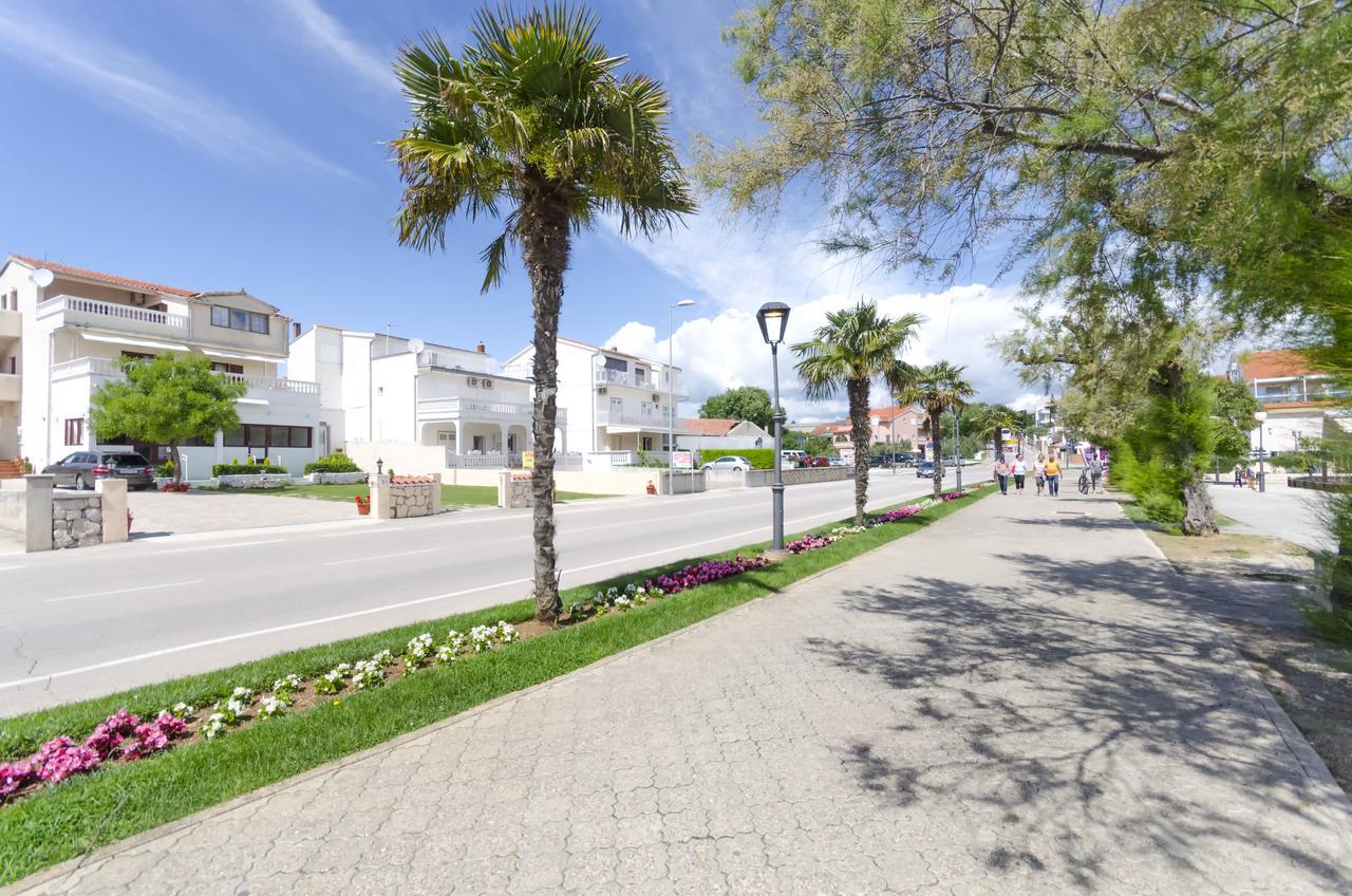 Apartment And Rooms Artina 沃迪切 外观 照片