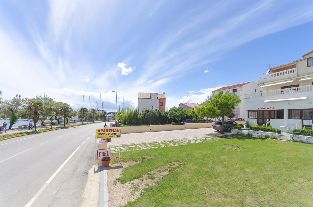 Apartment And Rooms Artina 沃迪切 外观 照片